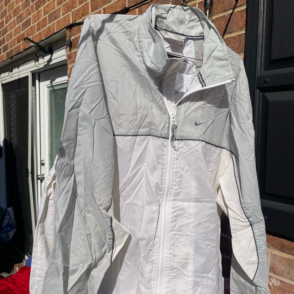 Nike Men's White & Light Gray Windbreaker Jacket